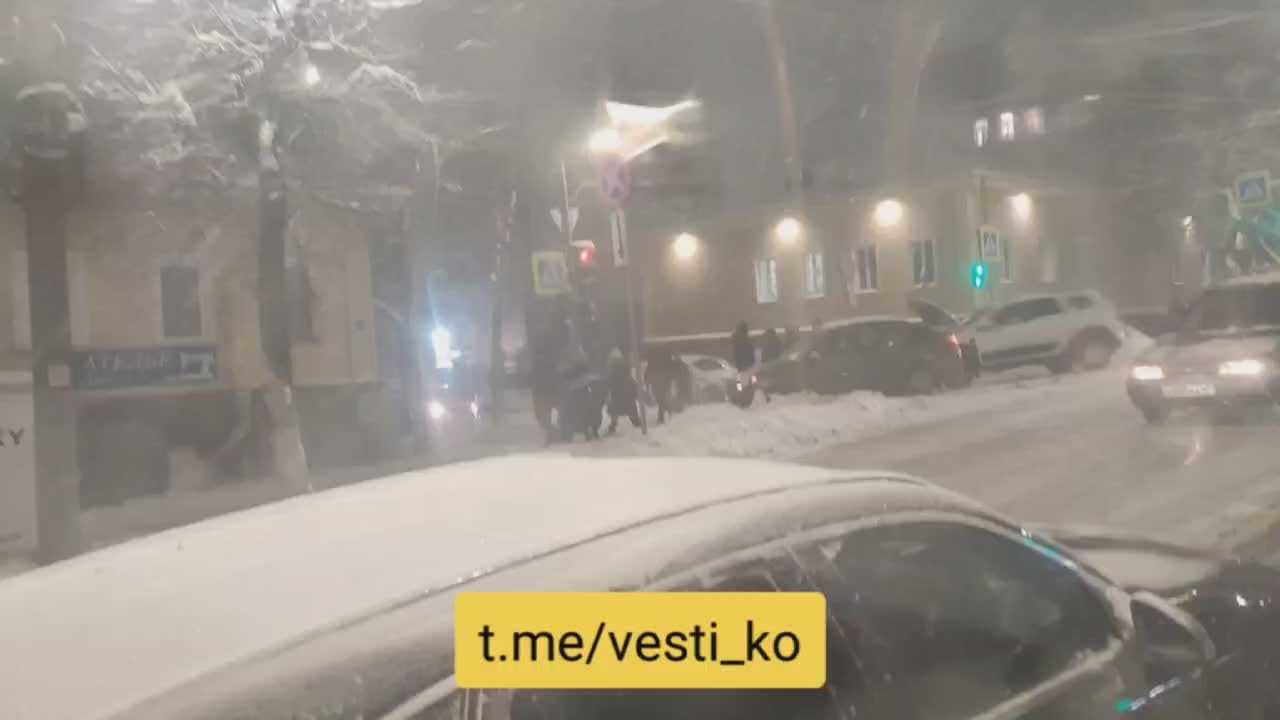 ДТП сейчас на перекрёстке улиц Воровского и Свободы в Кирове