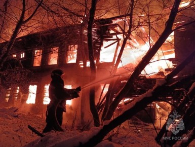 В Кирове потушен пожар в нежилом доме