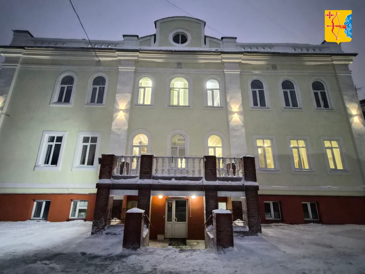 В Кирове завершился ремонт фасада исторического здания — «дома Свенторжецкого» на улице Владимирской, 88, где сейчас работает Центр медицинской реабилитации