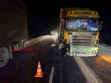 Сегодня около 16 часов в Белохолуницком районе на 704 км федеральной автодороги «Кострома - Шарья -Киров -Пермь» произошло столкновение автомобилей «Шевроле Нива» и «Скания»