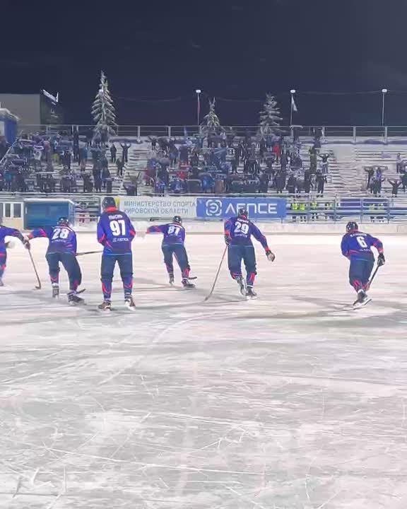Победная "рыбка" сегодня - к огромной радости болельщиков "Родины"