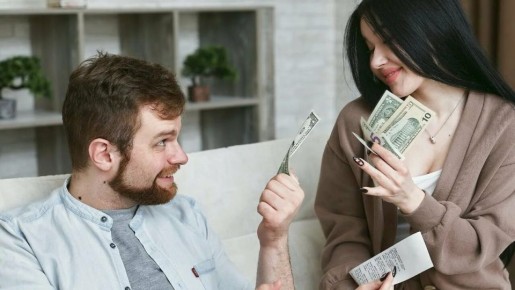 Можно ли вернуть деньги после расставания? Судебная история одного молодого человека