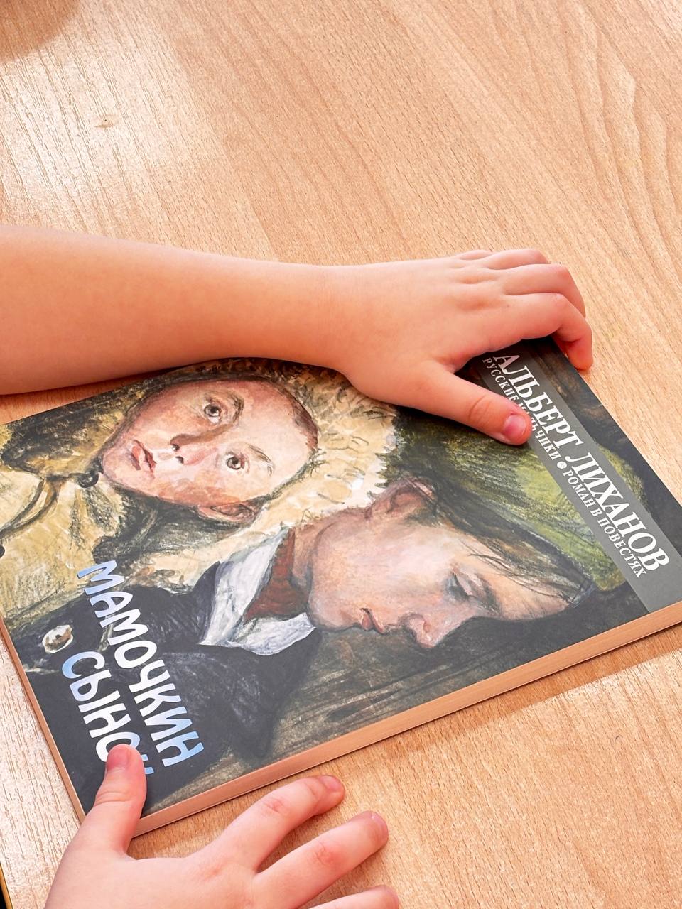 Александр Соколов: Ученики начальных классов в Кировской области получают новогодние подарки Александр Соколов: Ученики начальных классов в Кировской области получают новогодние подарки