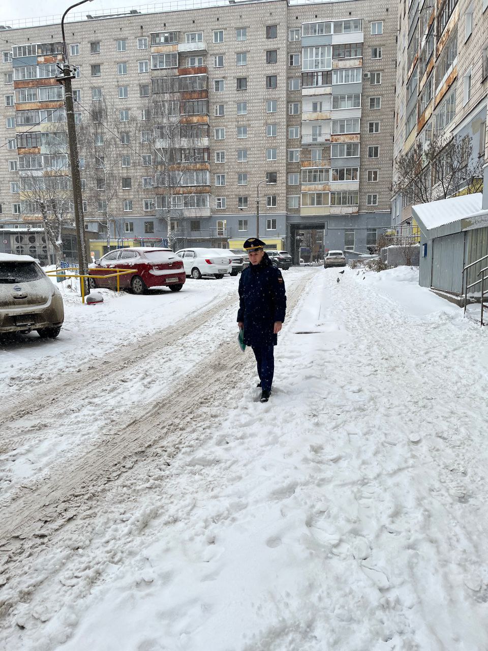 Прокуратура продолжает выявлять и реагировать на нарушения законов при содержании придомовых территорий, общественных пространств, улично-дорожной сети в Кирове, Кирово-Чепецке, Слободском, Котельниче, Уржуме, Яранске и... Прокуратура продолжает выявлять и реагировать на нарушения законов при содержании придомовых территорий, общественных пространств, улично-дорожной сети в Кирове, Кирово-Чепецке, Слободском, Котельниче, Уржуме, Яранске и...