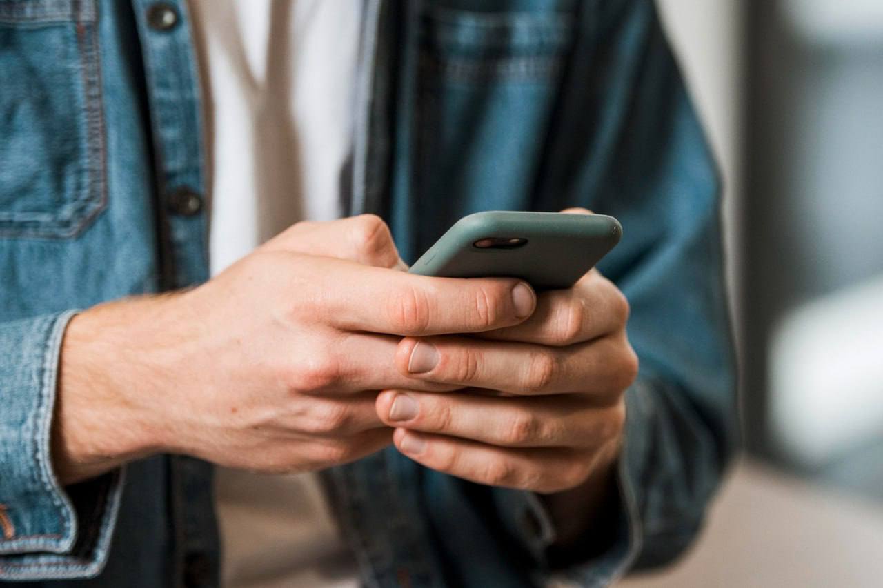 Ущерб от телефонного мошенничества в России снизился на треть, а число таких преступлений — на 7 процентов