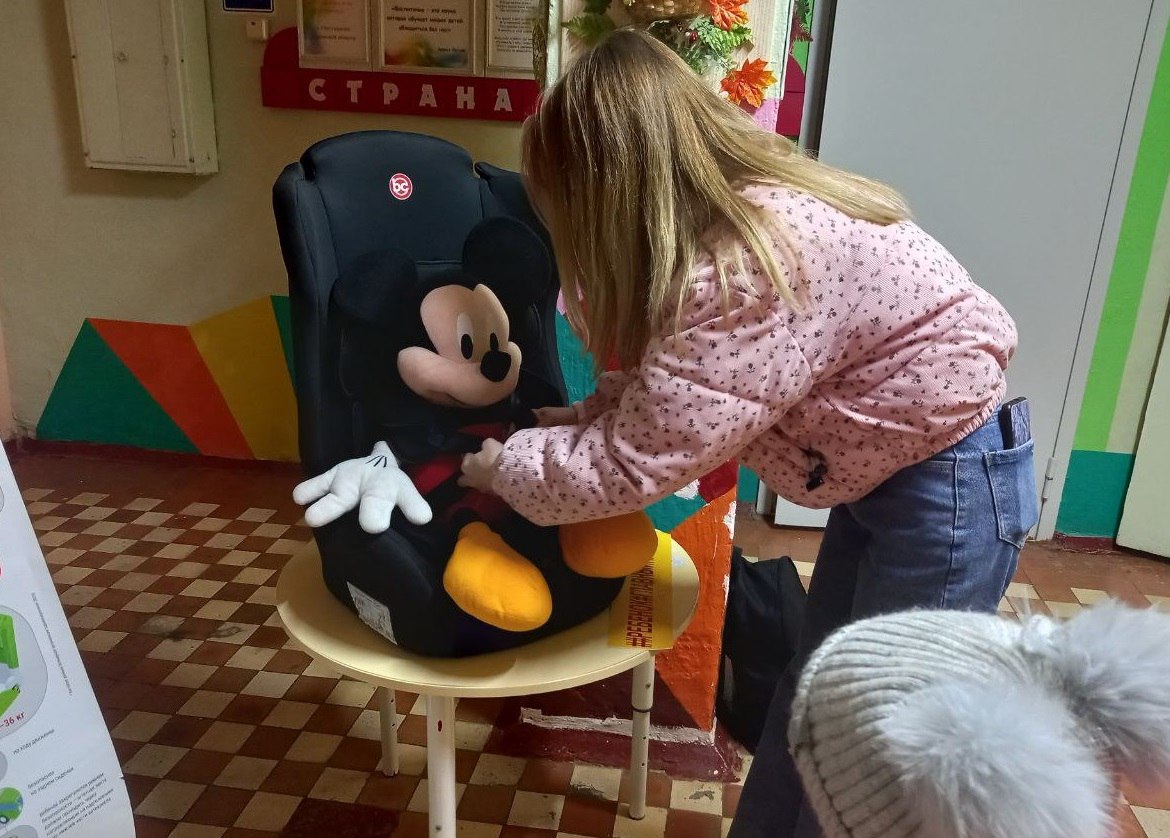 В преддверии новогодних каникул инспекторы в детских садах провели тренинги по безопасной перевозке детей в автомобиле для родителей-водителей В преддверии новогодних каникул инспекторы в детских садах провели тренинги по безопасной перевозке детей в автомобиле для родителей-водителей