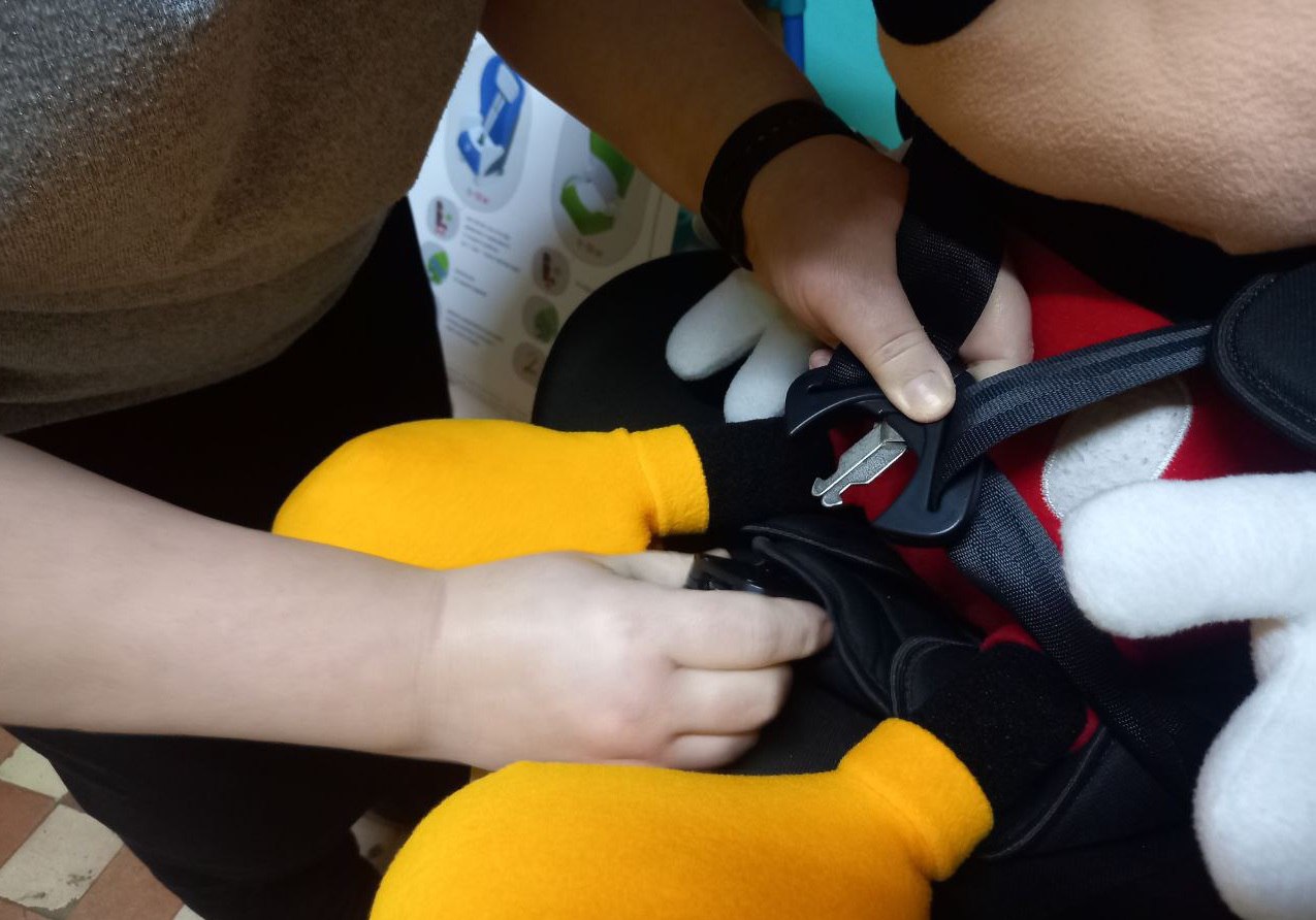 В преддверии новогодних каникул инспекторы в детских садах провели тренинги по безопасной перевозке детей в автомобиле для родителей-водителей В преддверии новогодних каникул инспекторы в детских садах провели тренинги по безопасной перевозке детей в автомобиле для родителей-водителей