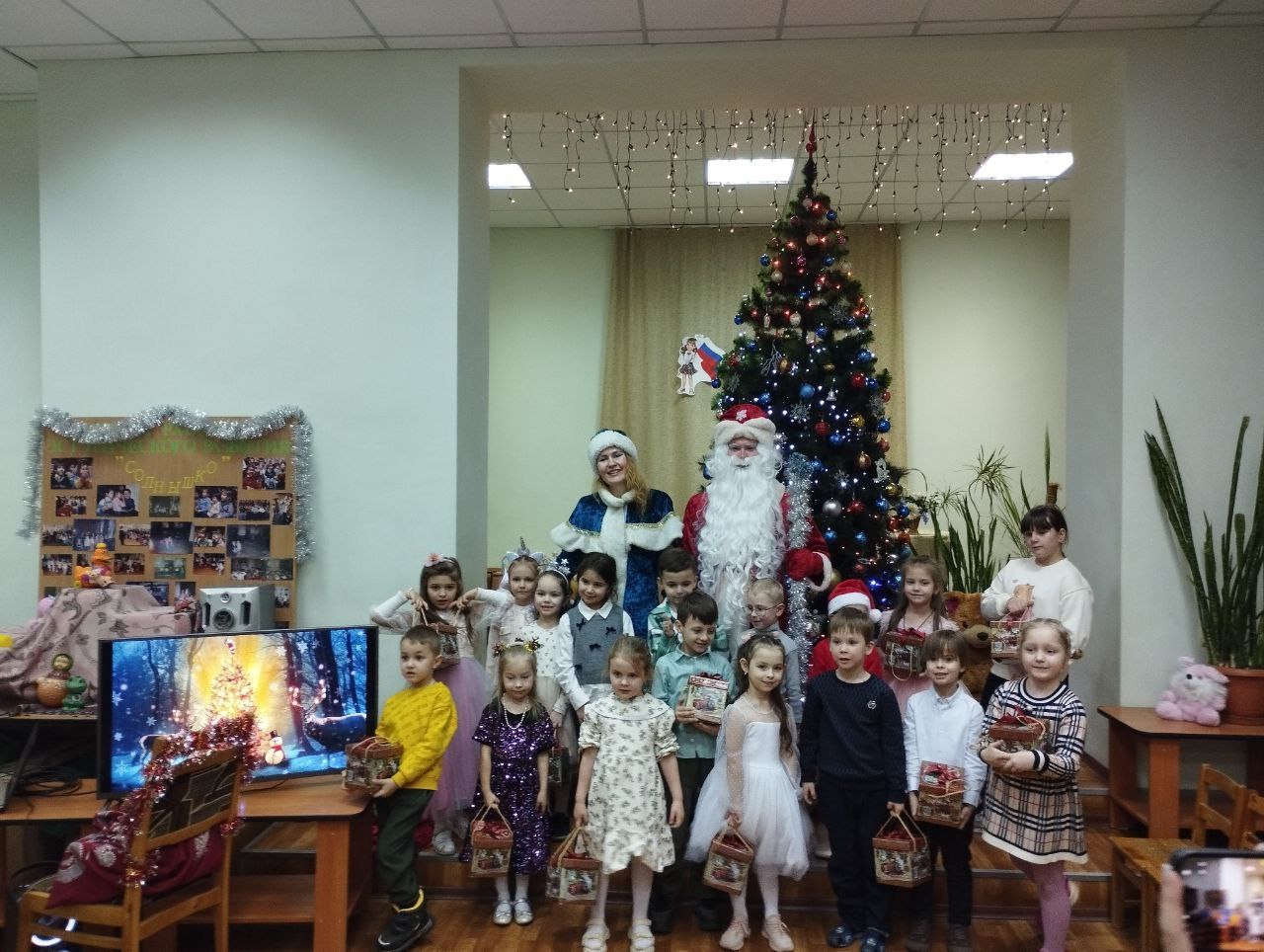 В преддверии Нового 2026 года в кружках Участка дополнительного детского досуга Детской железной дороги Донецкого филиала ФГУП "ЖДН" состоялись новогодние встречи воспитанников с Дедом Морозом и Снегурочкой! Вместе с ними... В преддверии Нового 2026 года в кружках Участка дополнительного детского досуга Детской железной дороги Донецкого филиала ФГУП "ЖДН" состоялись новогодние встречи воспитанников с Дедом Морозом и Снегурочкой! Вместе с ними...