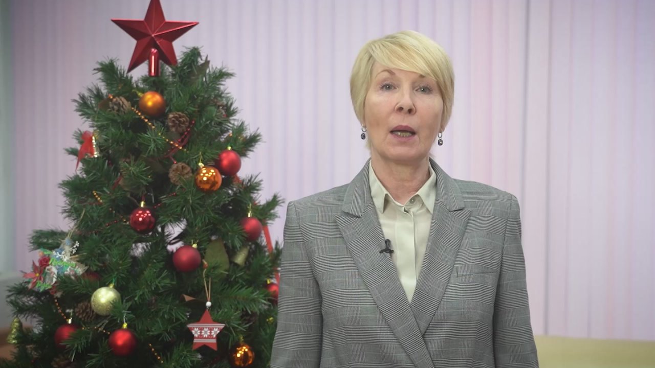 Глава города Кирова Елена Ковалева поздравляет жителей Кировской области с наступающим Новым годом