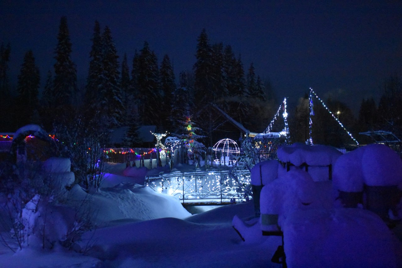 Жители области продолжают создавать праздничное настроение – взгляните, как потрудились супруги Лалетины из д. Осокино Омутнинского района! Жители области продолжают создавать праздничное настроение – взгляните, как потрудились супруги Лалетины из д. Осокино Омутнинского района!
