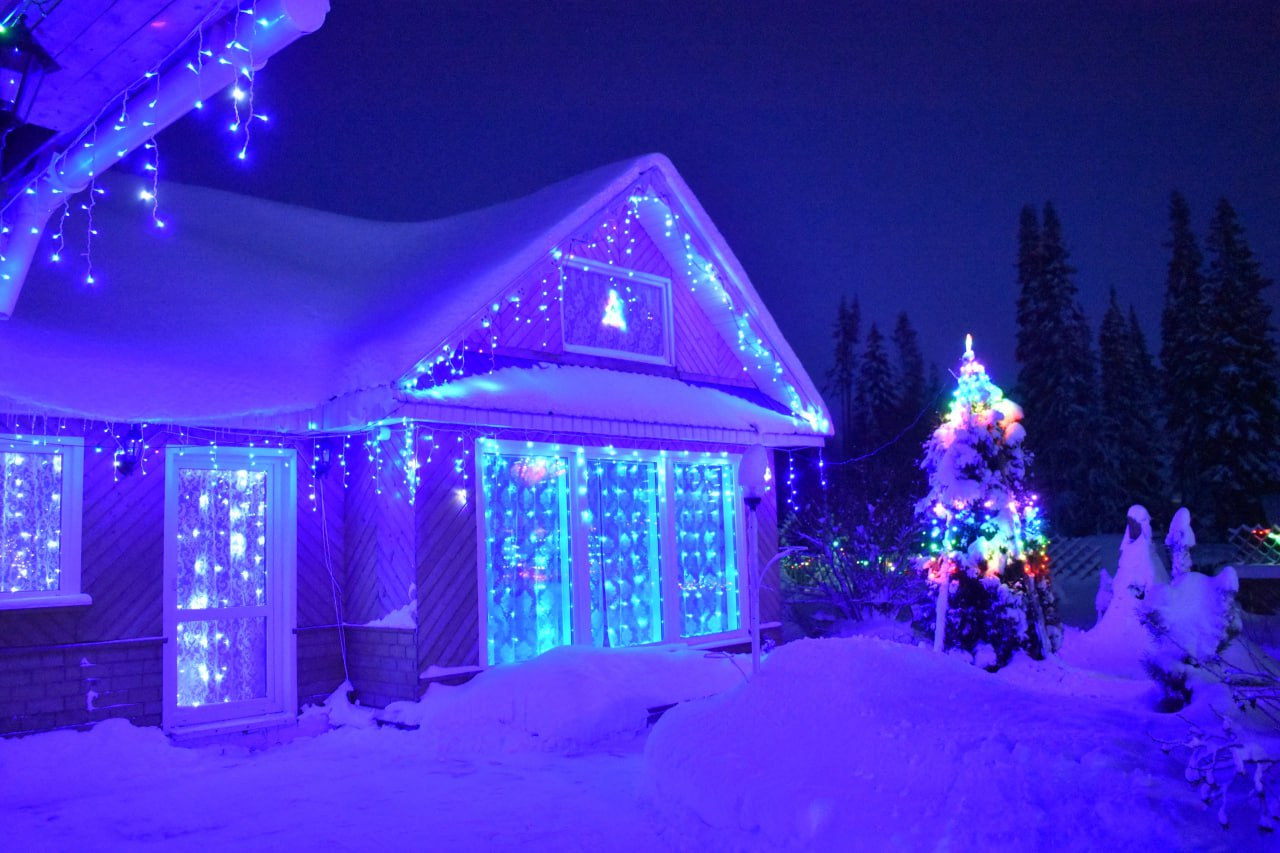 Жители области продолжают создавать праздничное настроение – взгляните, как потрудились супруги Лалетины из д. Осокино Омутнинского района! Жители области продолжают создавать праздничное настроение – взгляните, как потрудились супруги Лалетины из д. Осокино Омутнинского района!