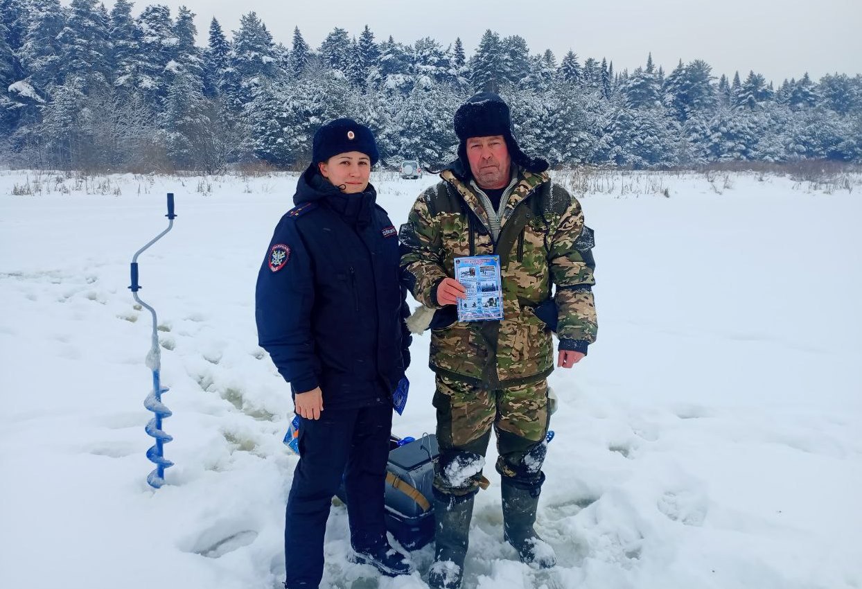 В Кирове транспортные полицейские провели совместный профилактический рейд на реке Вятка