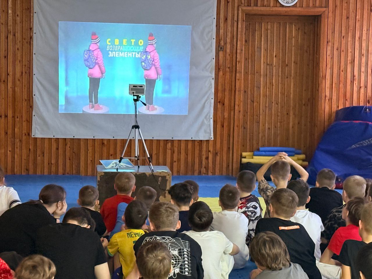 Юные спортсмены города Кирова тренируют знания ПДД Юные спортсмены города Кирова тренируют знания ПДД