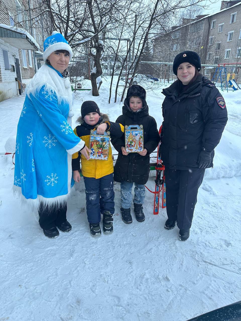 К проведению Всероссийской акции МВД России «Полицейский Дед Мороз» присоединились сотрудники межмуниципального отдела МВД России «Советский» К проведению Всероссийской акции МВД России «Полицейский Дед Мороз» присоединились сотрудники межмуниципального отдела МВД России «Советский»