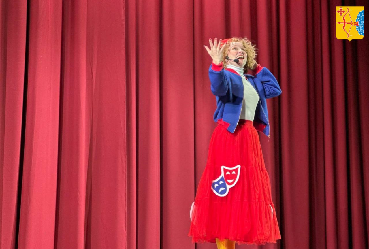 В 2025 году в Кировской области прошёл фестиваль «Театральная Вятка», в котором приняли участие 1400 актёров из 30 муниципалитетов региона В 2025 году в Кировской области прошёл фестиваль «Театральная Вятка», в котором приняли участие 1400 актёров из 30 муниципалитетов региона