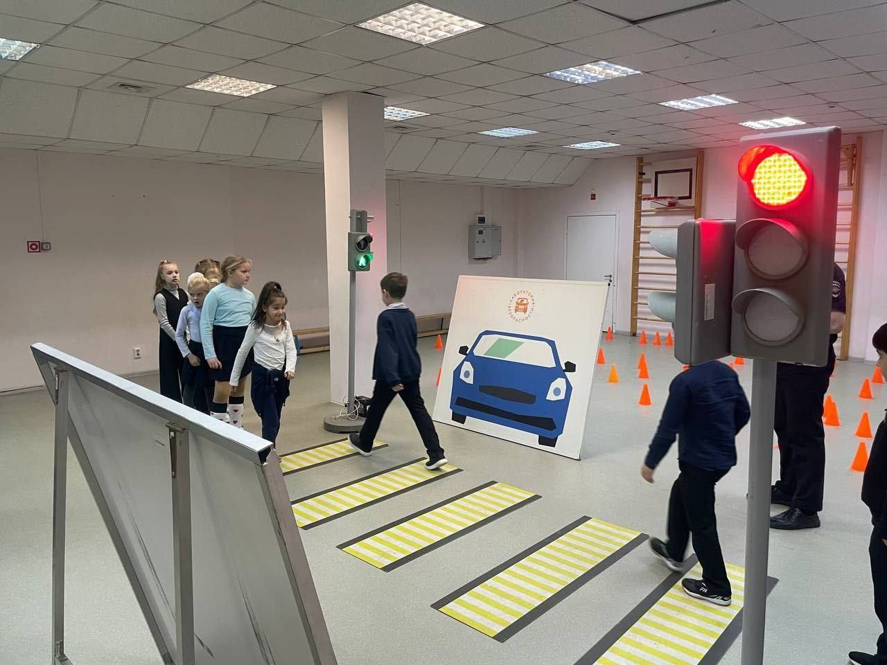 «Лаборатория безопасности» организовала работу по профилактике детского дорожно-транспортного травматизма в Петербургском лицее г.Кирова «Лаборатория безопасности» организовала работу по профилактике детского дорожно-транспортного травматизма в Петербургском лицее г.Кирова
