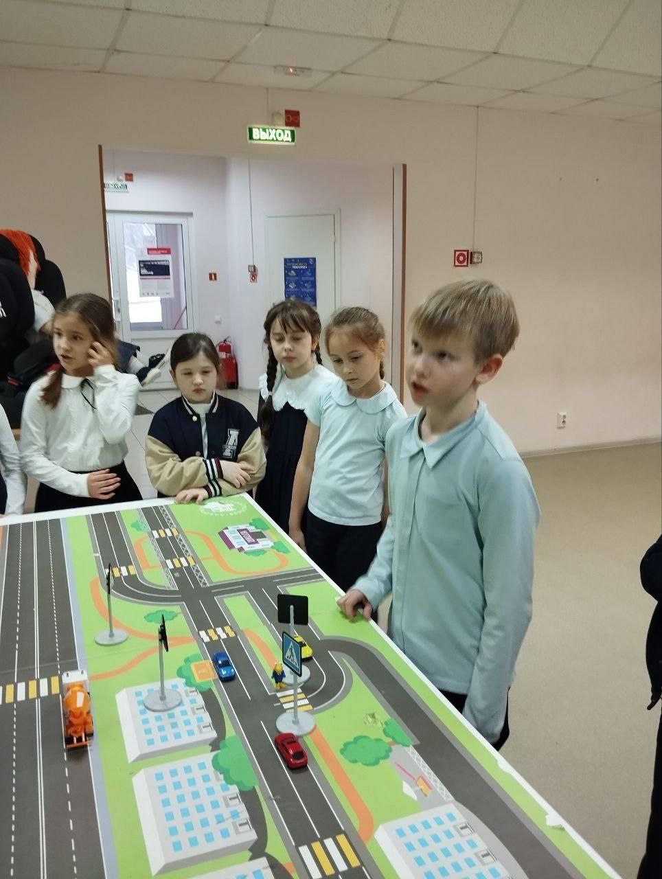 «Лаборатория безопасности» организовала работу по профилактике детского дорожно-транспортного травматизма в Петербургском лицее г.Кирова «Лаборатория безопасности» организовала работу по профилактике детского дорожно-транспортного травматизма в Петербургском лицее г.Кирова