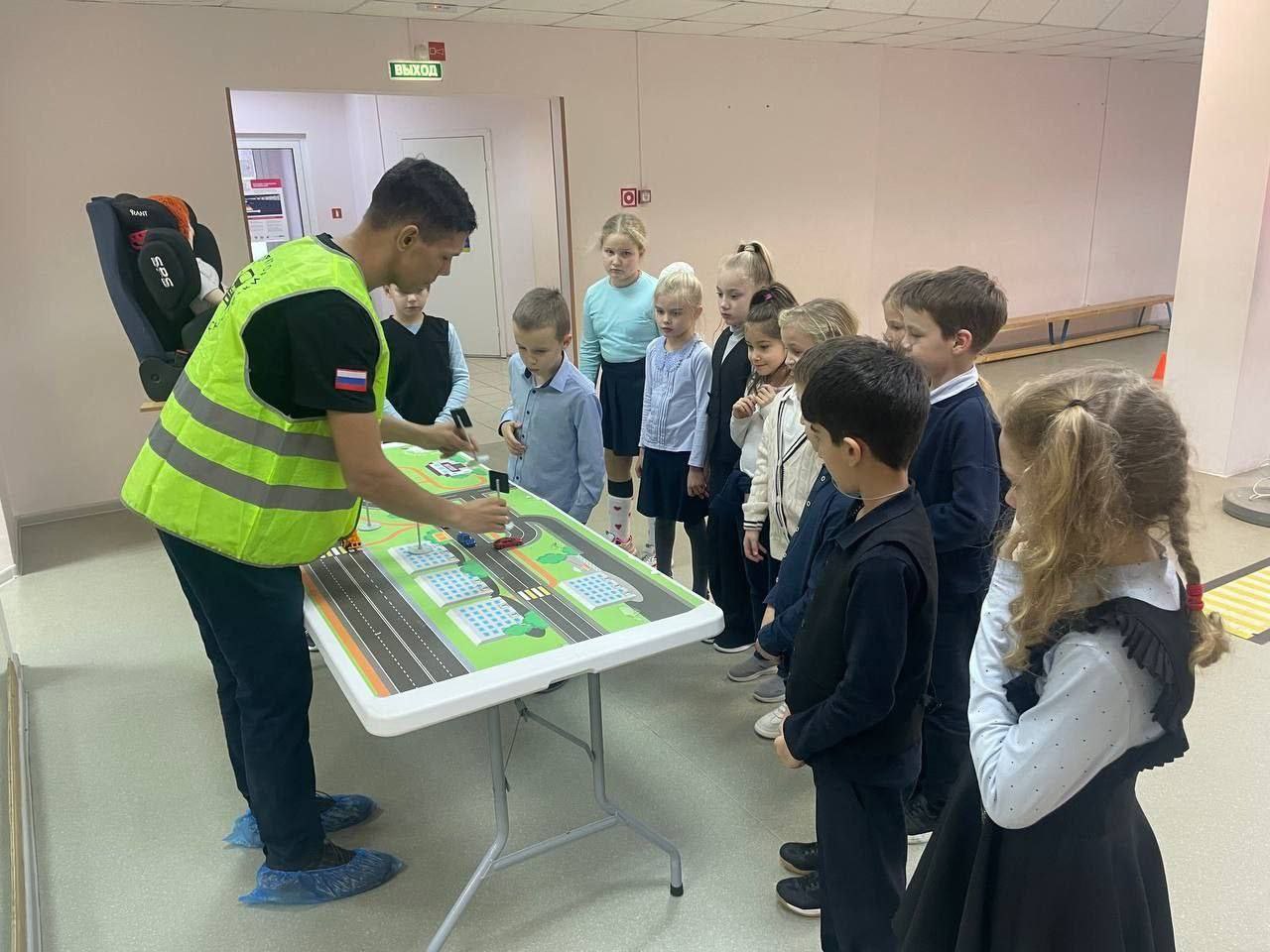 «Лаборатория безопасности» организовала работу по профилактике детского дорожно-транспортного травматизма в Петербургском лицее г.Кирова «Лаборатория безопасности» организовала работу по профилактике детского дорожно-транспортного травматизма в Петербургском лицее г.Кирова