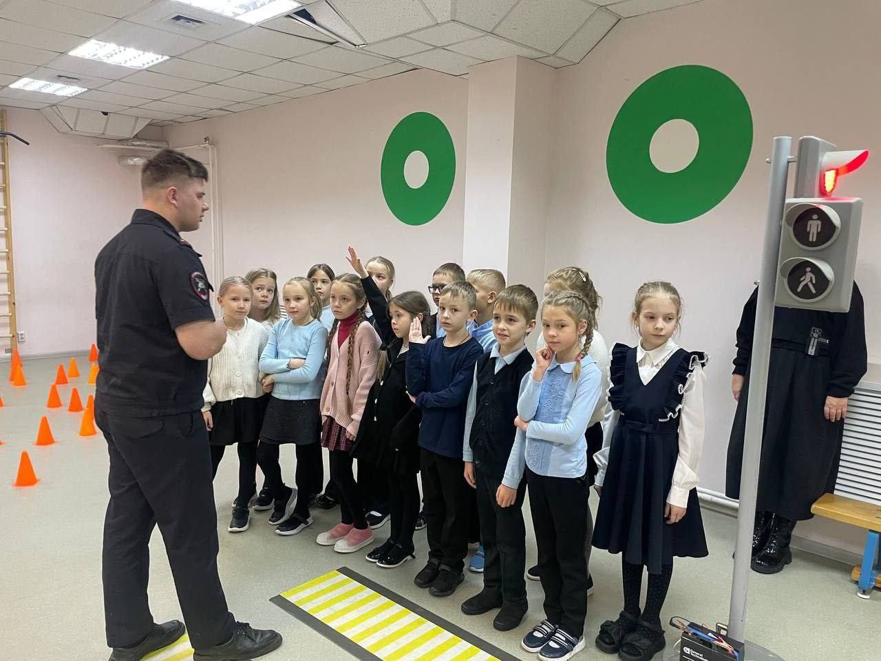 «Лаборатория безопасности» организовала работу по профилактике детского дорожно-транспортного травматизма в Петербургском лицее г.Кирова «Лаборатория безопасности» организовала работу по профилактике детского дорожно-транспортного травматизма в Петербургском лицее г.Кирова