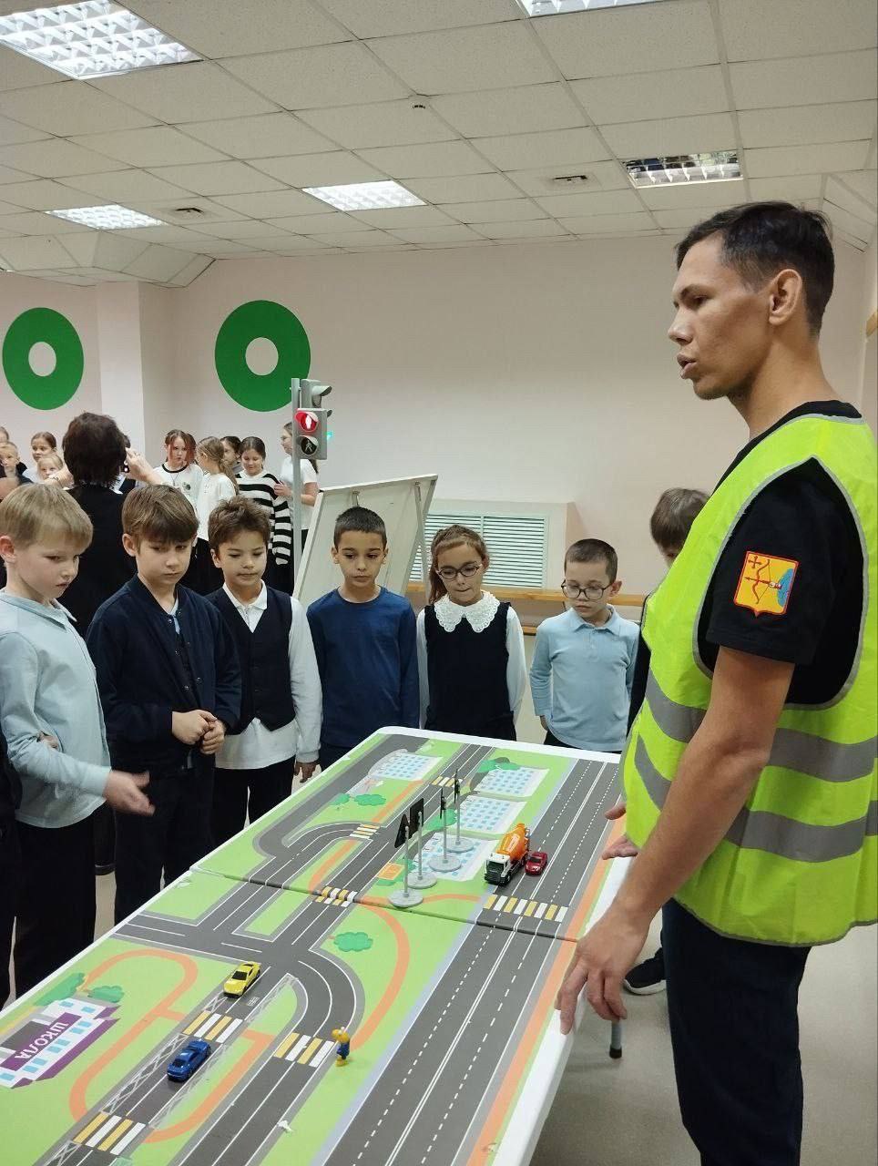 «Лаборатория безопасности» организовала работу по профилактике детского дорожно-транспортного травматизма в Петербургском лицее г.Кирова