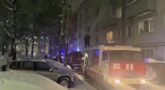 Пожар в кировской пятиэтажке: трое спасены, двое пострадали
