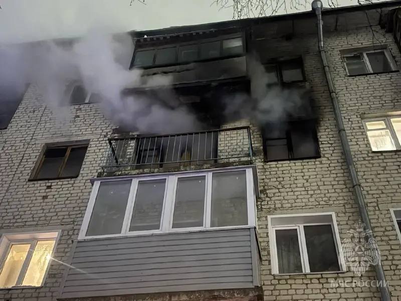 Пожар в кировской пятиэтажке: трое спасены, двое пострадали Пожар в кировской пятиэтажке: трое спасены, двое пострадали
