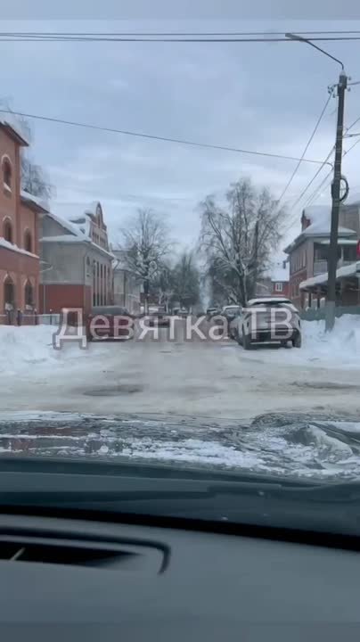 В Кирове автовладельцы мешают чистить дороги от снега