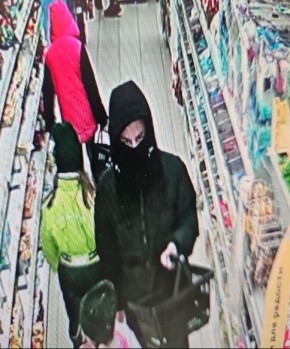 Полиция разыскивает молодого человека, причастного к краже из магазина