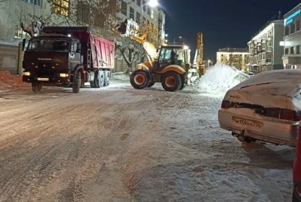 Ночью с улиц Кирова вывезли рекордные 20 тысяч кубометров снега