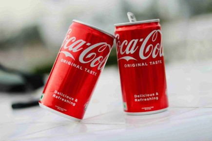 Coca-Cola вводит лимиты на напитки из американского сахара: причины и последствия