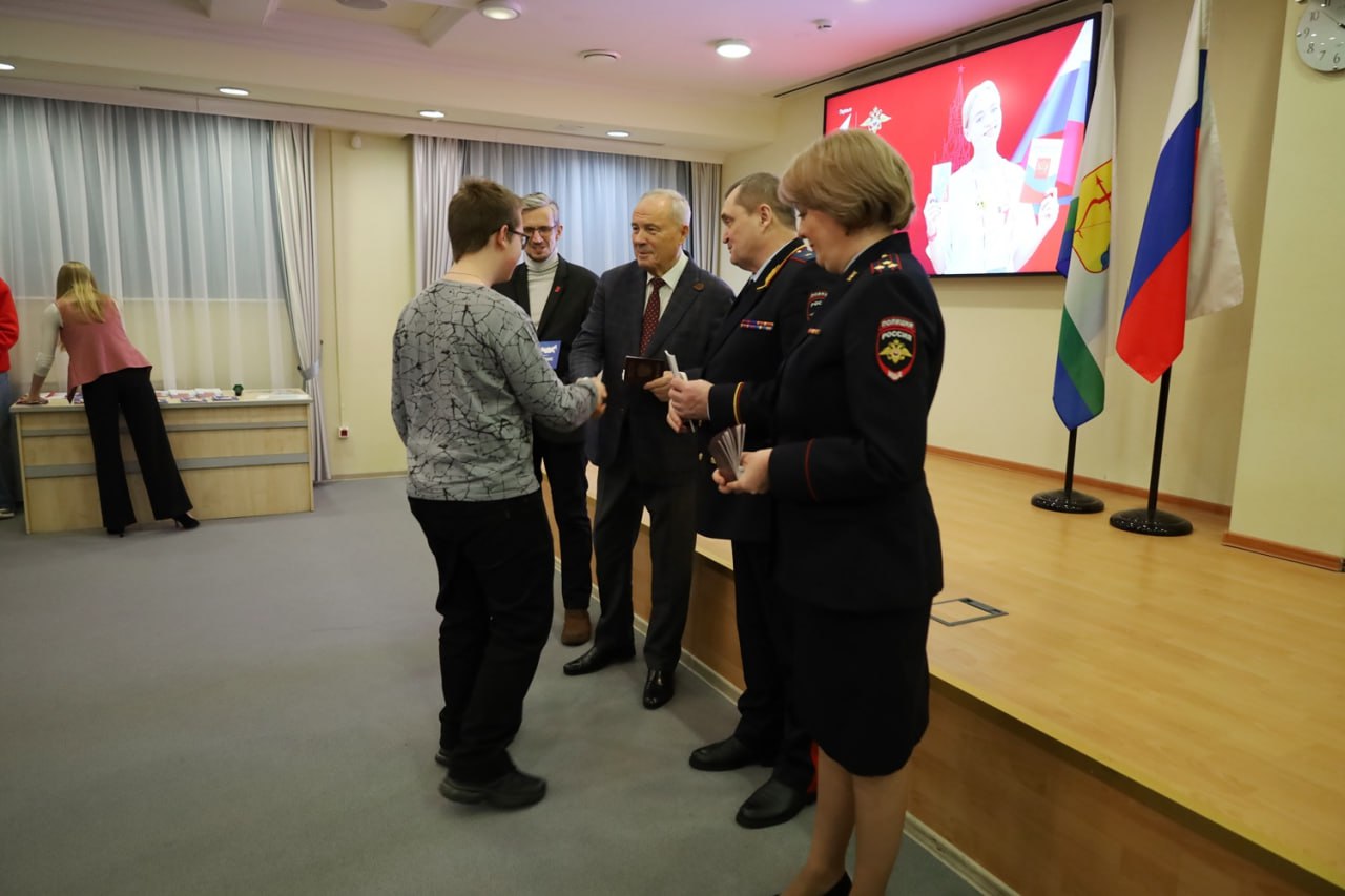 В Кирове продолжается реализация Всероссийской акции «Мы – граждане России» В Кирове продолжается реализация Всероссийской акции «Мы – граждане России»