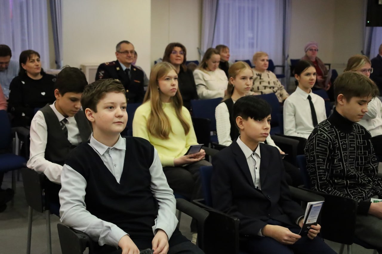 В Кирове продолжается реализация Всероссийской акции «Мы – граждане России» В Кирове продолжается реализация Всероссийской акции «Мы – граждане России»