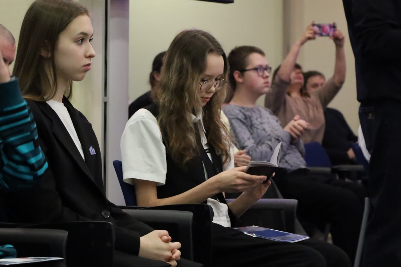 В Кирове продолжается реализация Всероссийской акции «Мы – граждане России» В Кирове продолжается реализация Всероссийской акции «Мы – граждане России»