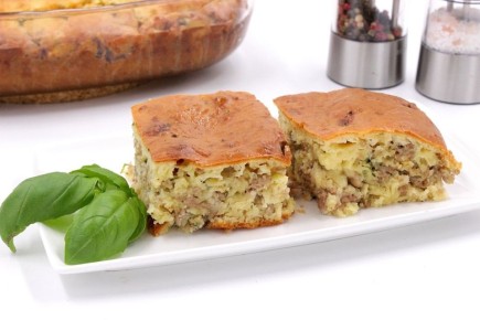 Не знаете, что приготовить на ужин? Попробуйте заливной пирог с фаршем