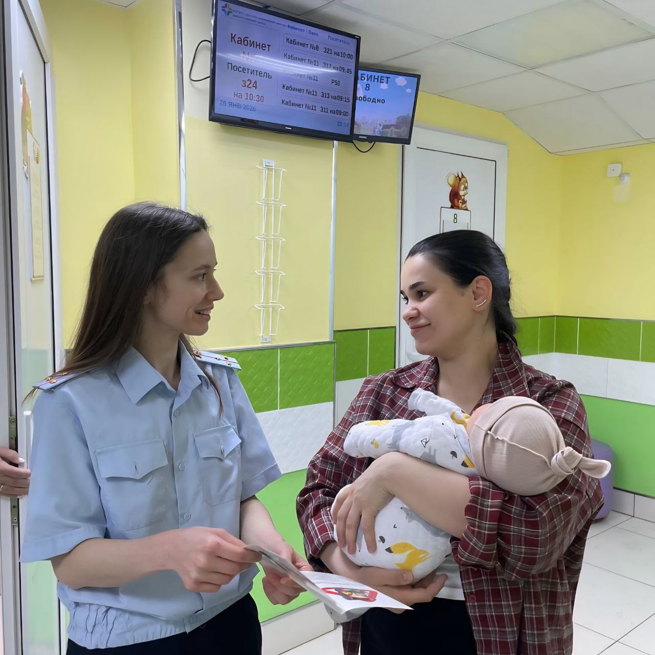 Автоинспекторы проводят ликбезы для родителей в медицинских учреждениях Автоинспекторы проводят ликбезы для родителей в медицинских учреждениях