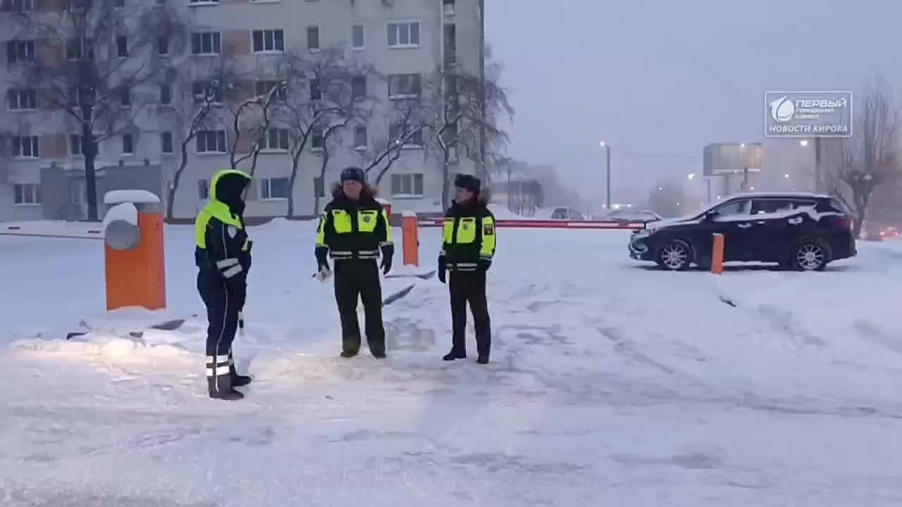 Инспекторы следят за безопасностью детей в автомобиле