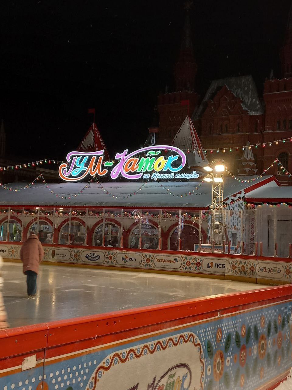 Приятно осознавать , что наше народное искусство стало частью большого города, украшая его и принося радость людям! Приятно осознавать , что наше народное искусство стало частью большого города, украшая его и принося радость людям!