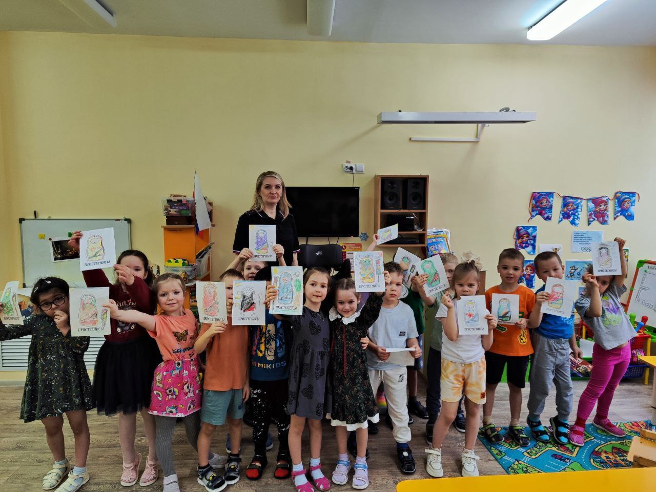 . Сотрудники Госавтоинспекции г.Кирова проводят уроки безопасности для дошколят . Сотрудники Госавтоинспекции г.Кирова проводят уроки безопасности для дошколят