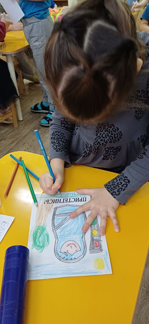 . Сотрудники Госавтоинспекции г.Кирова проводят уроки безопасности для дошколят . Сотрудники Госавтоинспекции г.Кирова проводят уроки безопасности для дошколят