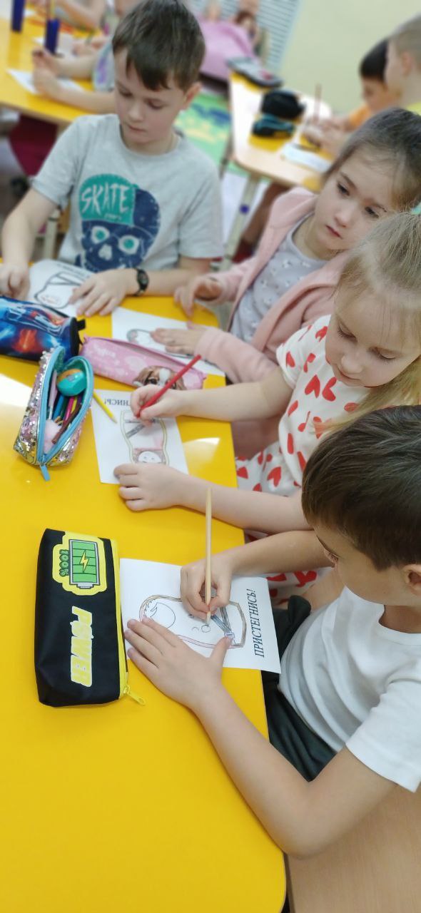 . Сотрудники Госавтоинспекции г.Кирова проводят уроки безопасности для дошколят . Сотрудники Госавтоинспекции г.Кирова проводят уроки безопасности для дошколят