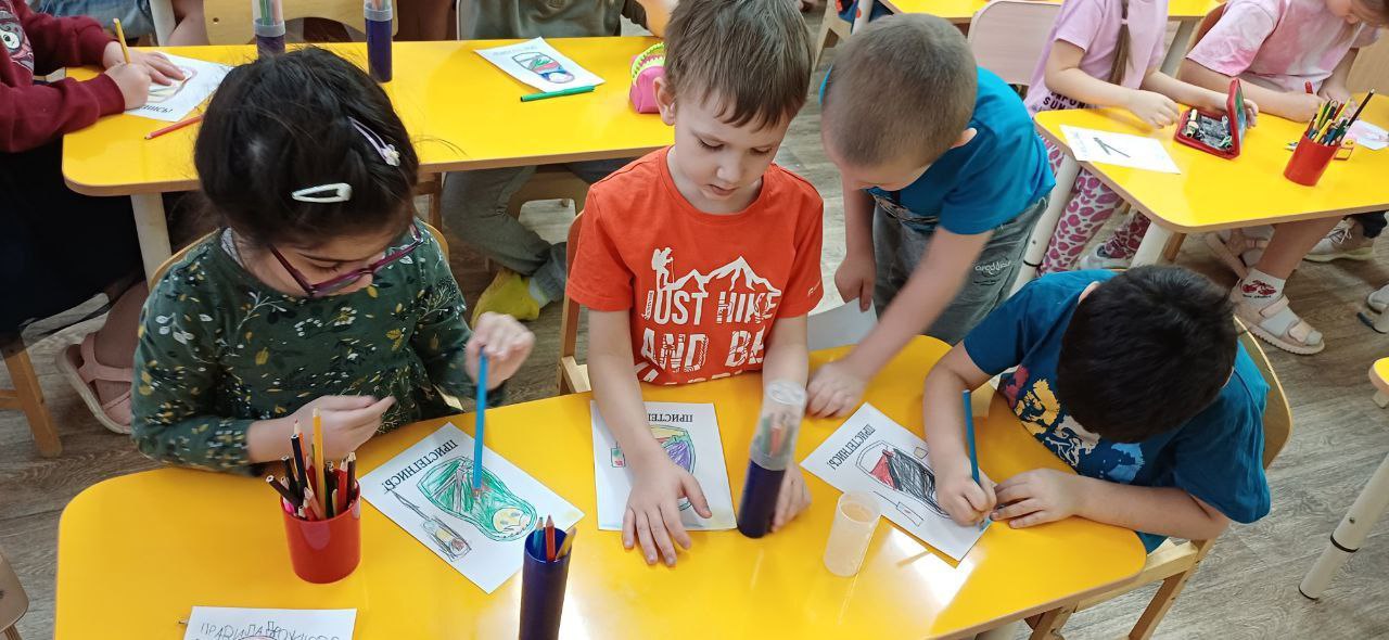 . Сотрудники Госавтоинспекции г.Кирова проводят уроки безопасности для дошколят . Сотрудники Госавтоинспекции г.Кирова проводят уроки безопасности для дошколят