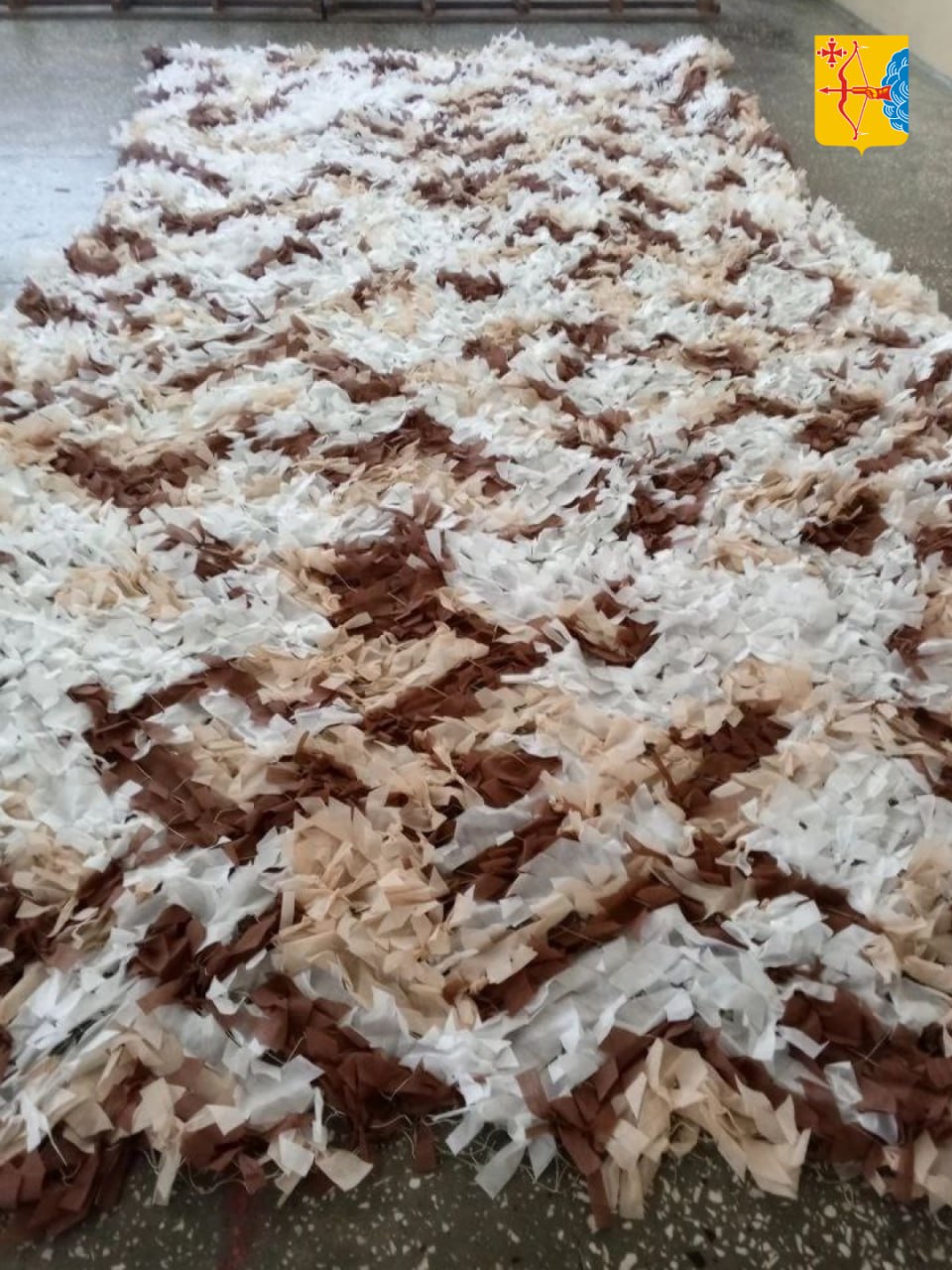 Волонтеры Кировской области плетут маскировочные сети, делают блиндажные свечи, сухой душ и «браслеты выживания», которые отправляют бойцам Волонтеры Кировской области плетут маскировочные сети, делают блиндажные свечи, сухой душ и «браслеты выживания», которые отправляют бойцам