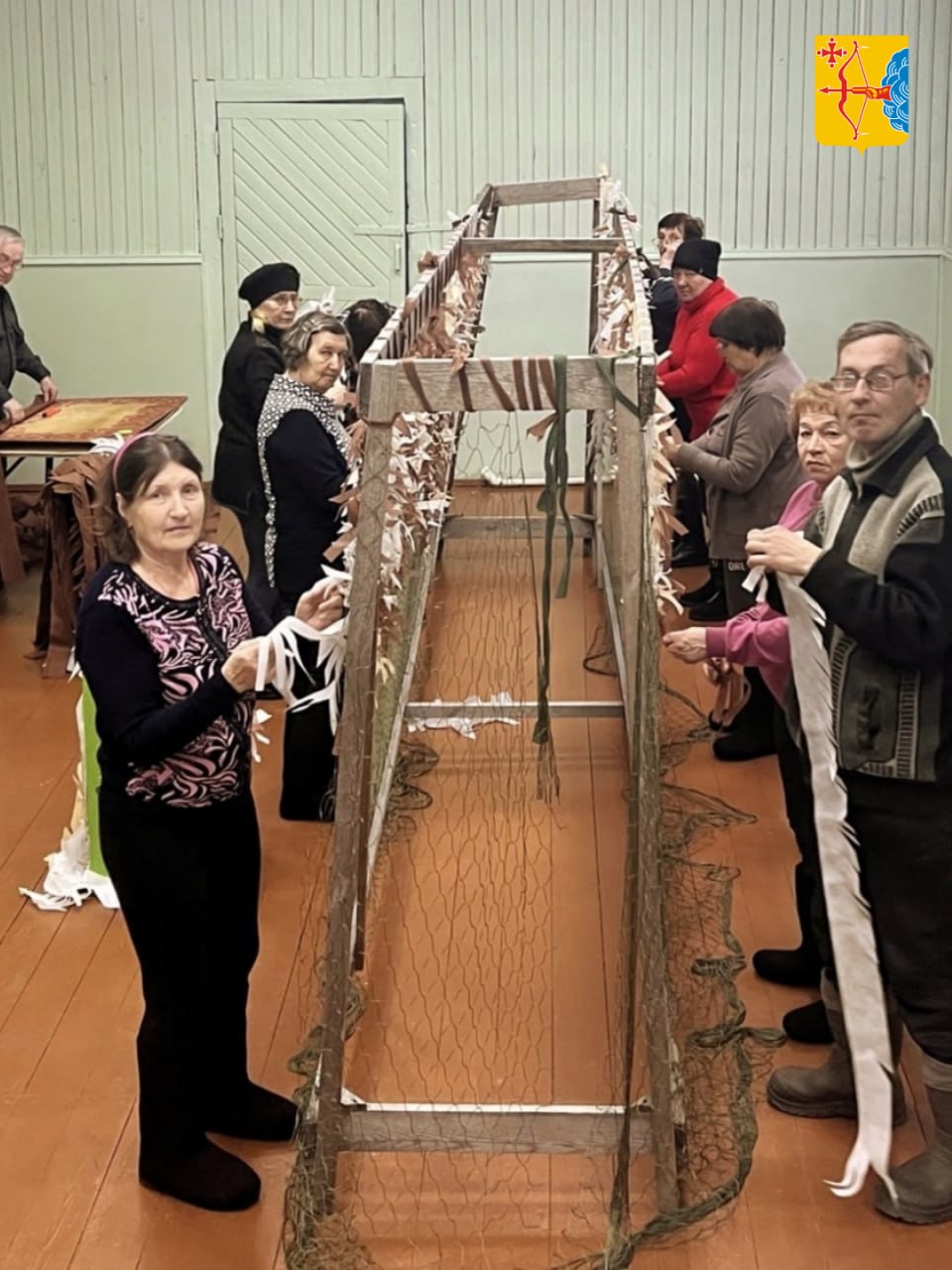 Волонтеры Кировской области плетут маскировочные сети, делают блиндажные свечи, сухой душ и «браслеты выживания», которые отправляют бойцам Волонтеры Кировской области плетут маскировочные сети, делают блиндажные свечи, сухой душ и «браслеты выживания», которые отправляют бойцам