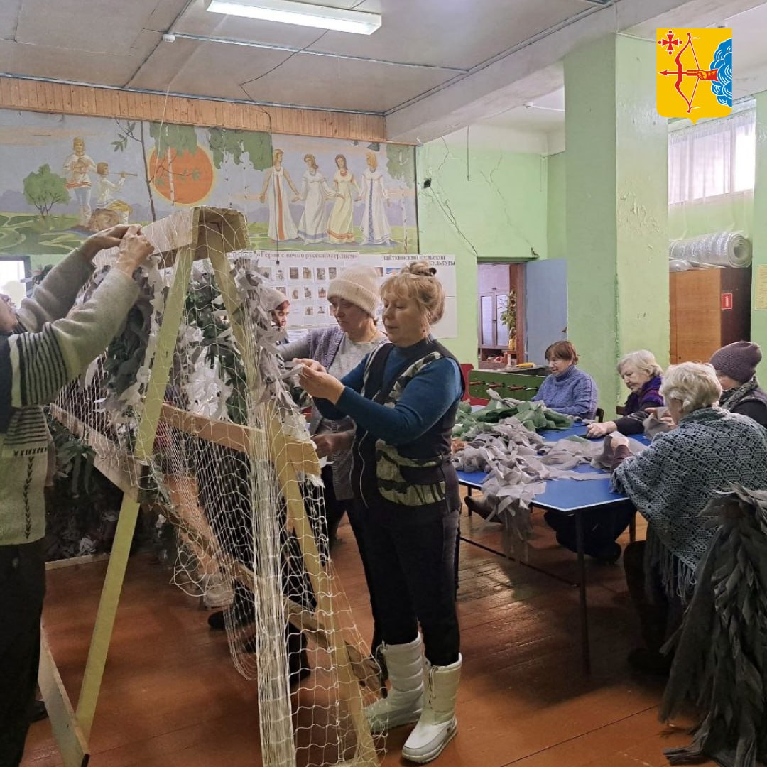 Волонтеры Кировской области плетут маскировочные сети, делают блиндажные свечи, сухой душ и «браслеты выживания», которые отправляют бойцам Волонтеры Кировской области плетут маскировочные сети, делают блиндажные свечи, сухой душ и «браслеты выживания», которые отправляют бойцам