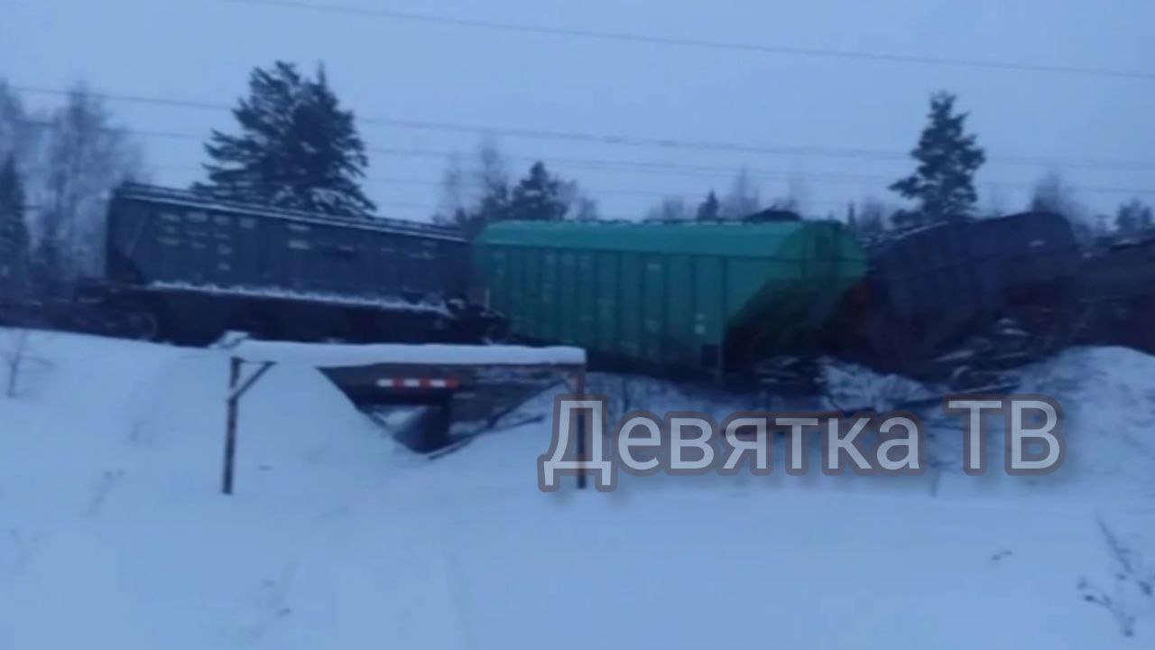 Кадры с места схода вагонов на перегоне Оричи – Шалегово Кадры с места схода вагонов на перегоне Оричи – Шалегово