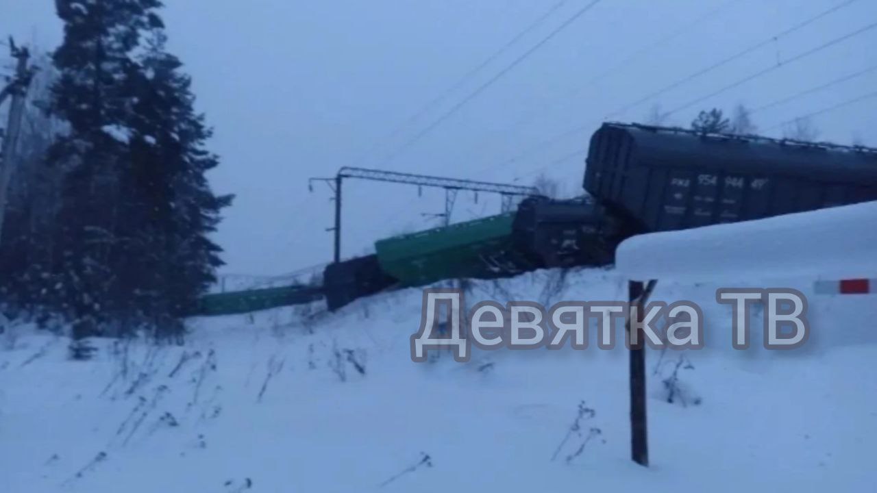 Кадры с места схода вагонов на перегоне Оричи – Шалегово