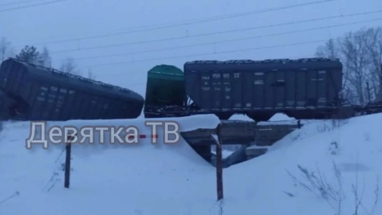 Кадры с места схода вагонов на перегоне Оричи – Шалегово Кадры с места схода вагонов на перегоне Оричи – Шалегово