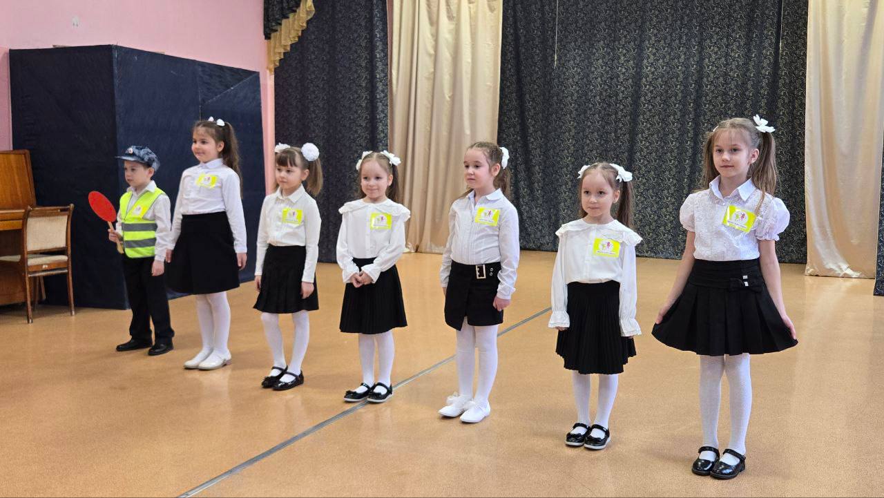 Юные жители областного центра стали участниками смотра-конкурса тематических агитбригад по безопасности дорожного движения «Азбука дорожной безопасности!» Юные жители областного центра стали участниками смотра-конкурса тематических агитбригад по безопасности дорожного движения «Азбука дорожной безопасности!»