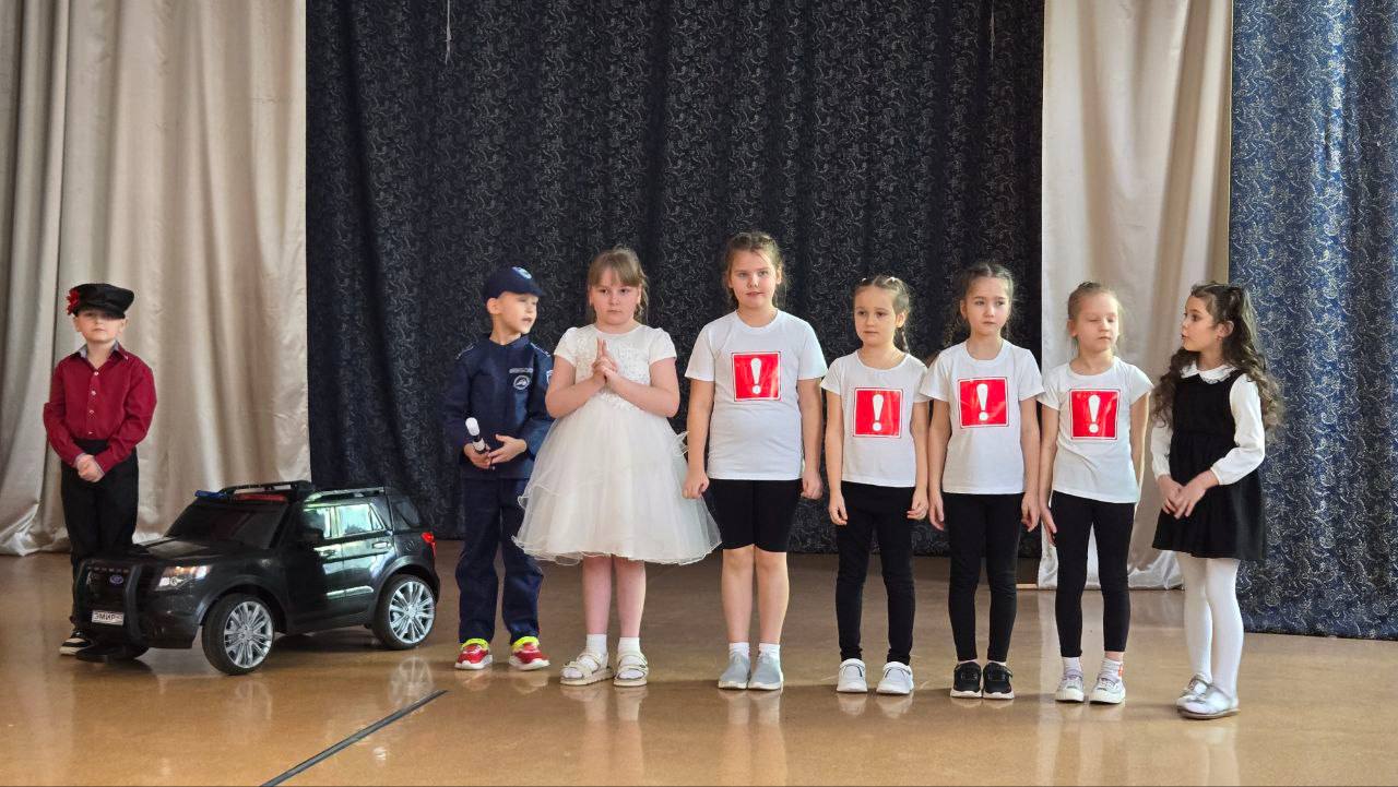 Юные жители областного центра стали участниками смотра-конкурса тематических агитбригад по безопасности дорожного движения «Азбука дорожной безопасности!» Юные жители областного центра стали участниками смотра-конкурса тематических агитбригад по безопасности дорожного движения «Азбука дорожной безопасности!»