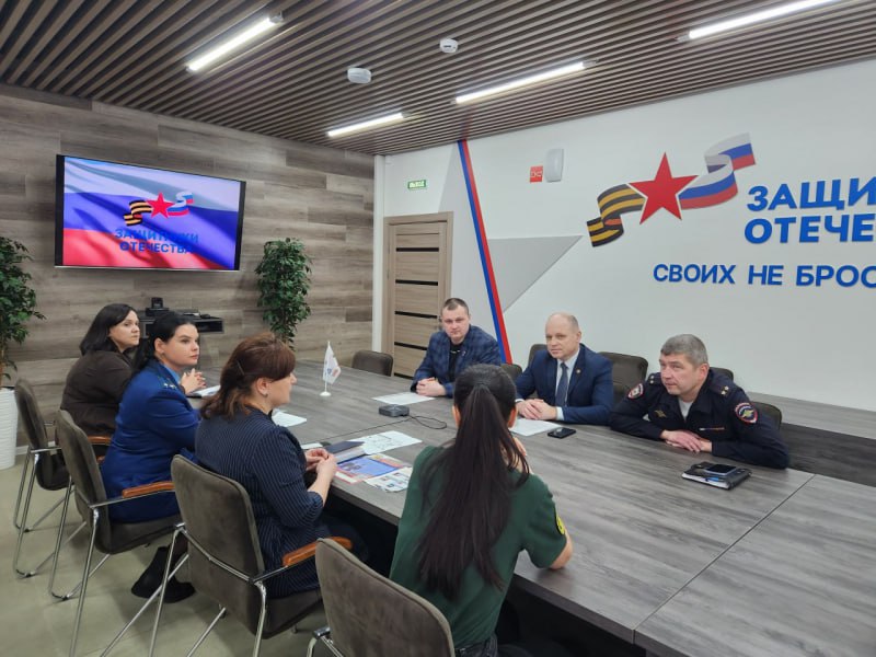 В региональном филиале фонда «Защитники Отечества» состоялось совещание на тему борьбы с дистанционными мошенниками, которые всё чаще пытаются обмануть именно ветеранов специальной военной операции и членов их семей